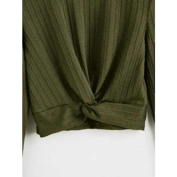 [2/22] Long Sleeve Twist Crop Top - Picture 4 of 6